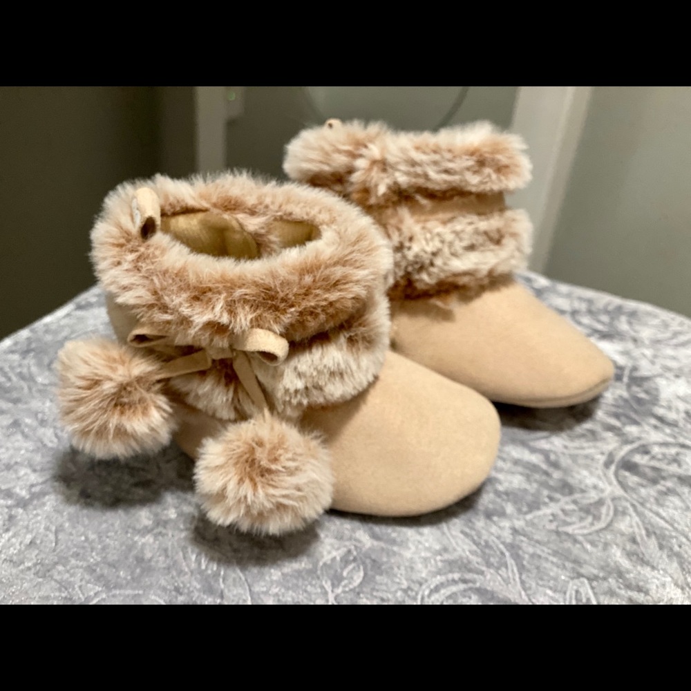 NWOT Size 2 (3/6m) Fur Boots